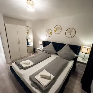 Messe-apartment Fuer 5 Gaeste Mit Balkon Und Lift Apartment Hannover